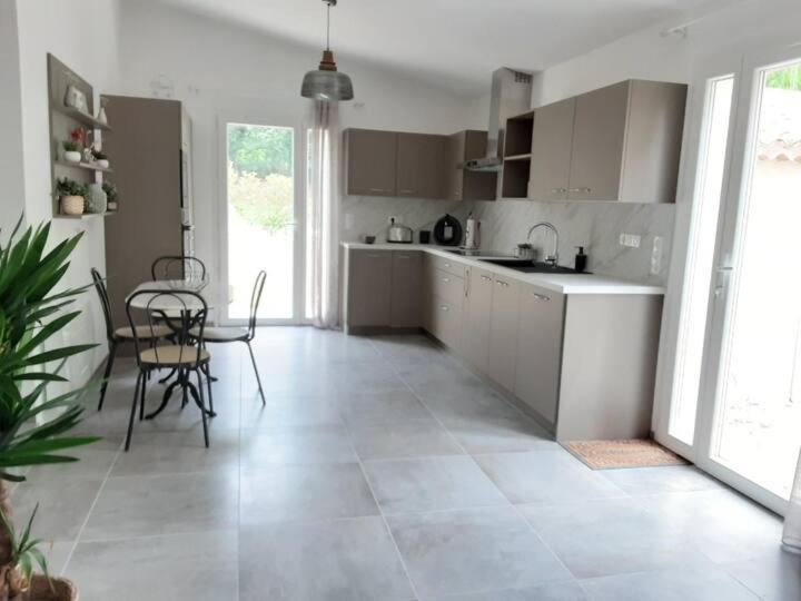 Bastide Provencale Vila Cadenet Exterior foto